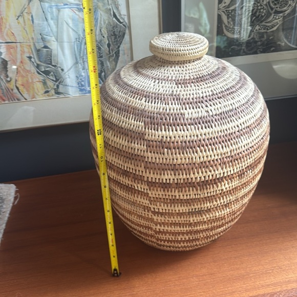 Handcrafted Native American vintage Woven Basket Vase - Picture 4 of 6